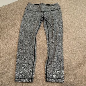 Black & White Flower Pattern Lululemon Yoga Pants